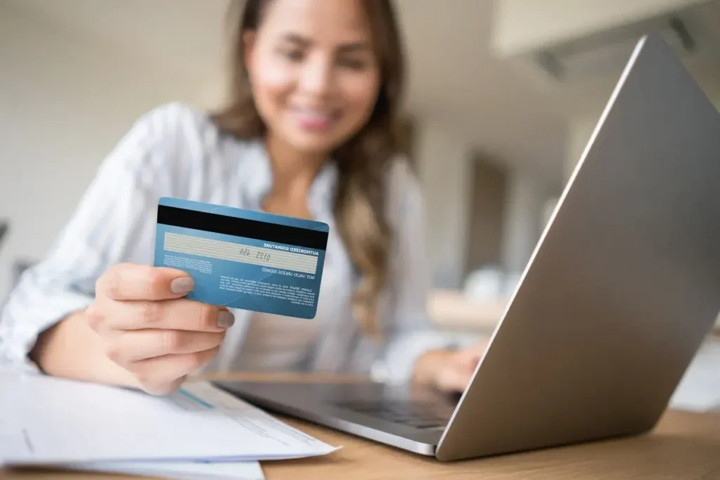 Card-Payment-Computer-Lady